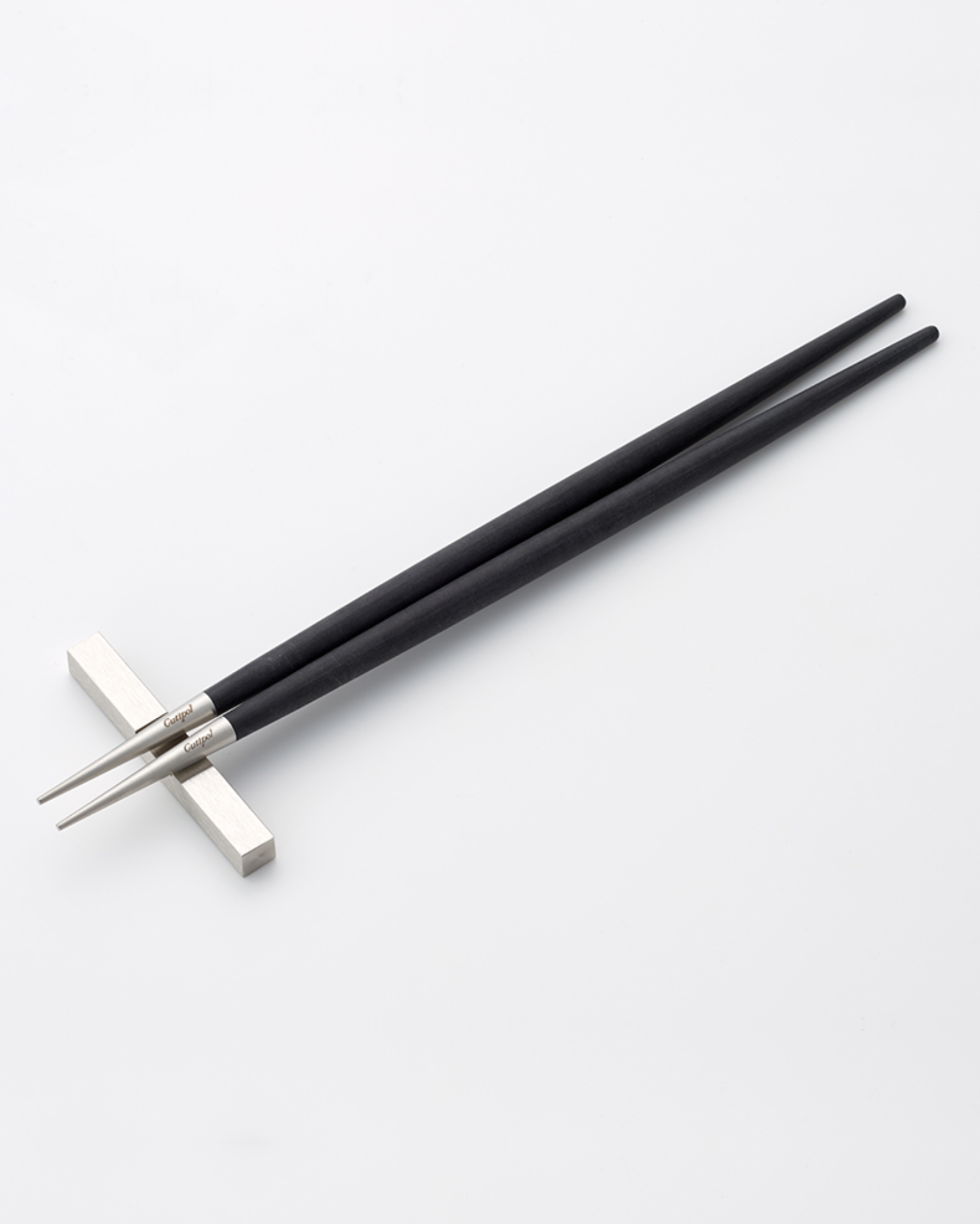 Cutipol Goa Black chinesische Essstäbchen – 2 Stück + Halter