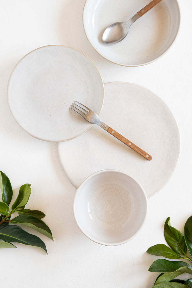 Are you looking for beige tableware? Here is Roda Piedra