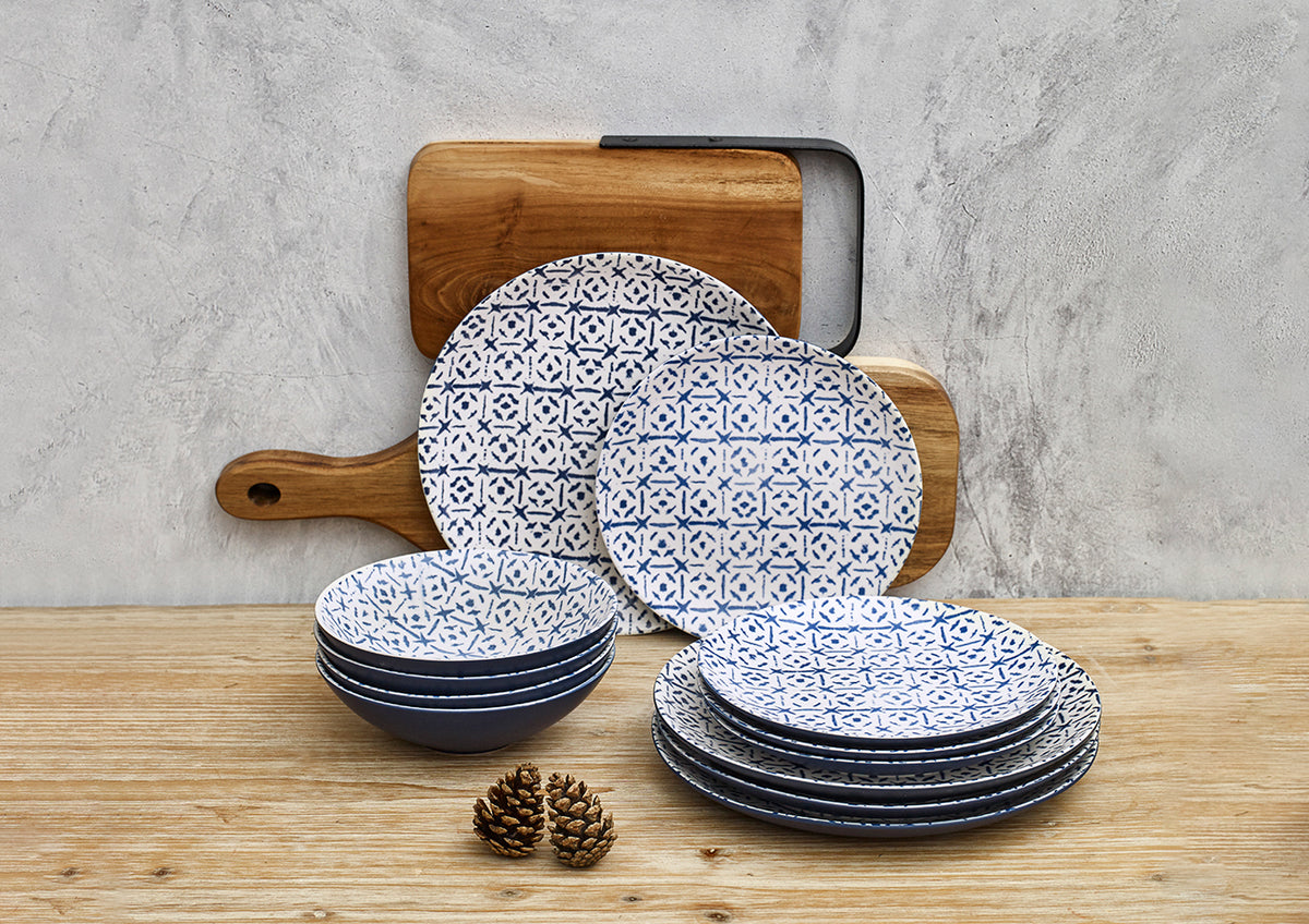 Blue tableware with tile motifs; trend in tableware for 2020.